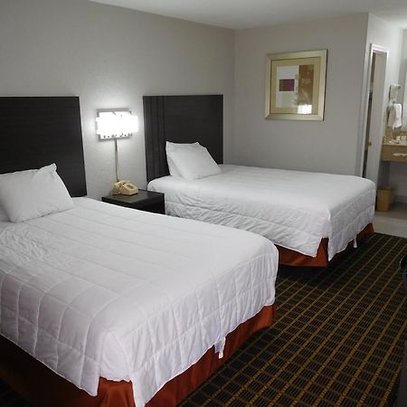 Deluxe Inn Stamford Eksteriør bilde